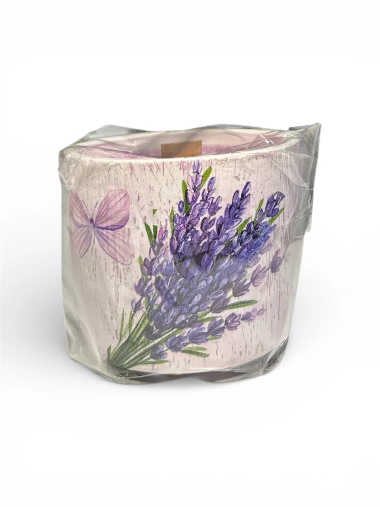 Sviečka z palmového vosku s praskajúcim dreveným knôtom